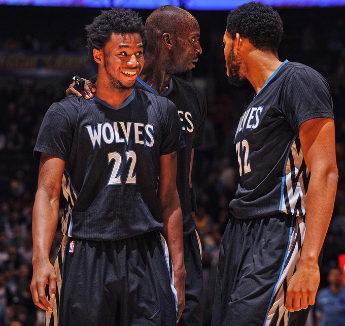 再把球交回 再把球交回